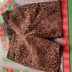 Women short   Loepard/animals print